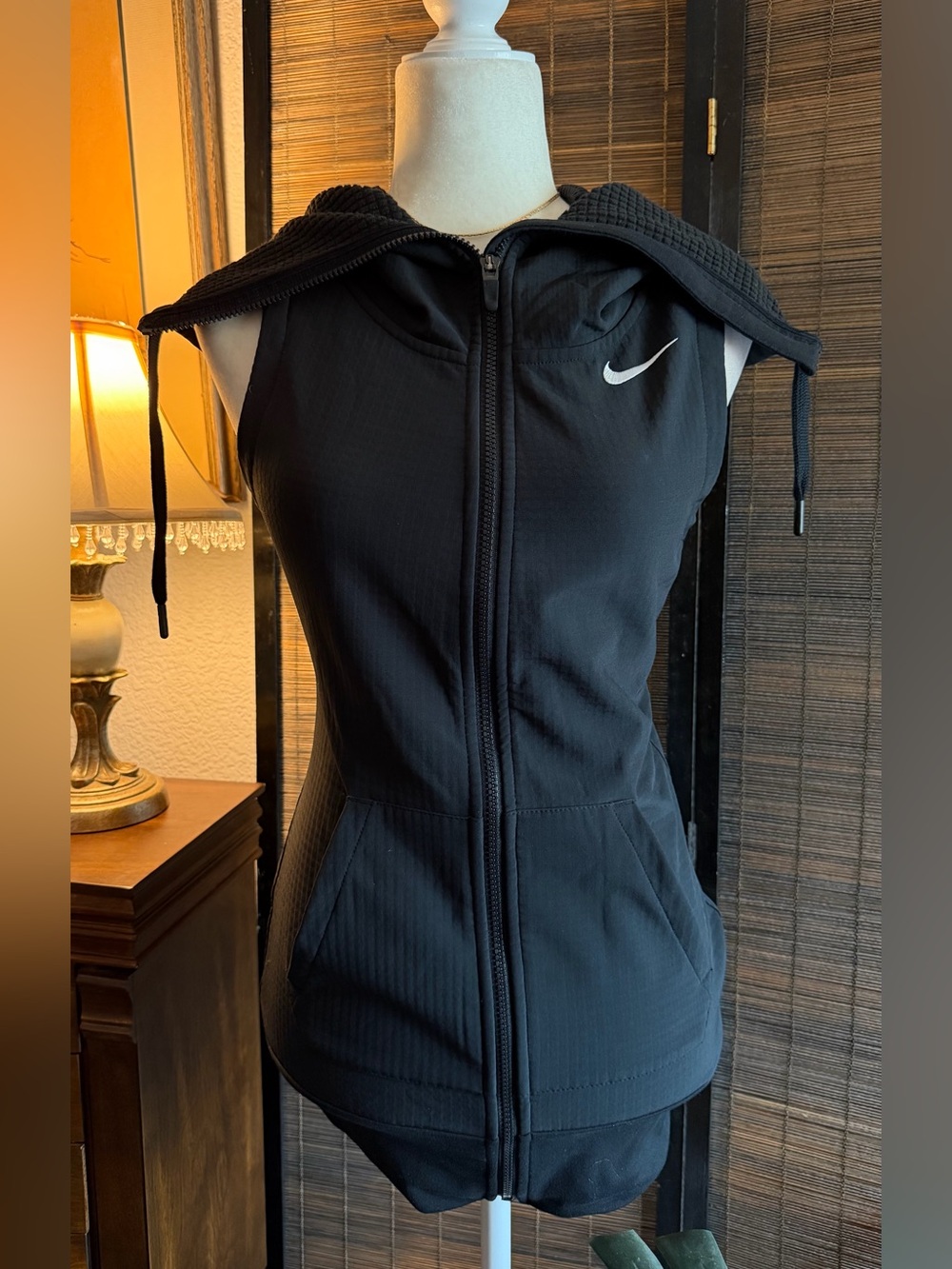 Nike Women’s XS Black Sleeveless Full Zip Hooded Athletic Vest